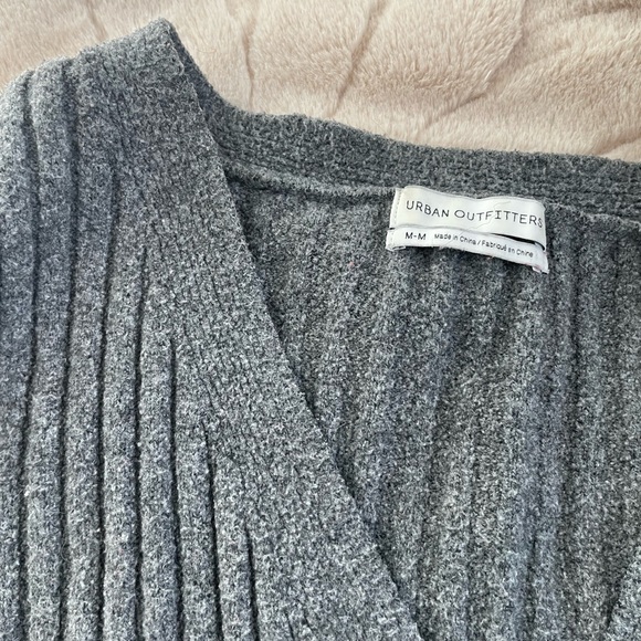 Cropped gray button up cardigan - Picture 4 of 5